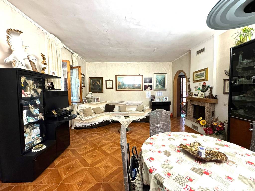 Villa a Aprilia in Via Agostino Depretis, 10 - Foto 4