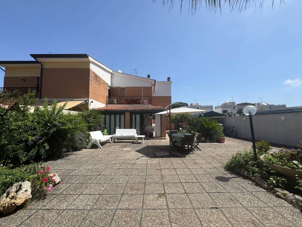 Villa a San felice circeo in Via Terracina, 176 - Foto 2