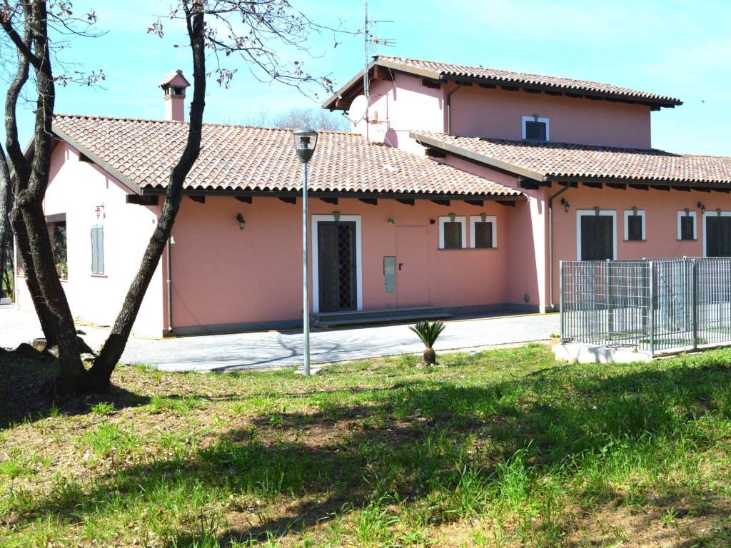 Villa a Aprilia in Via Torre Bruna - Foto 2