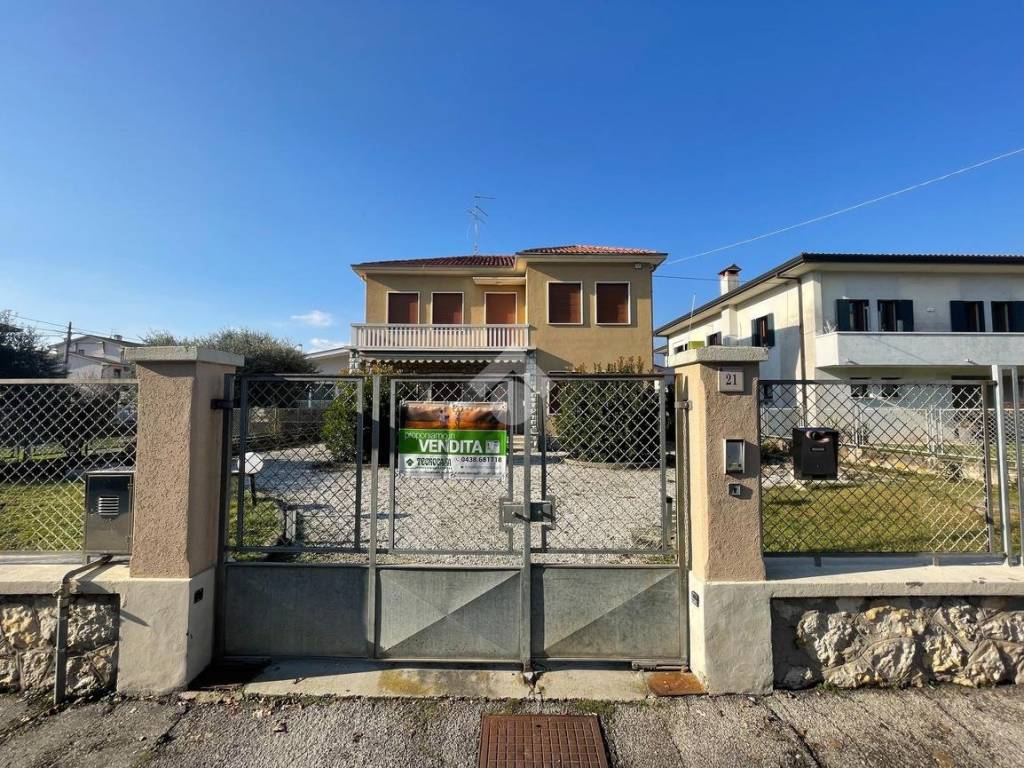 Casa indipendente a Vittorio veneto in Via Mezzavilla, 21 - Foto 2