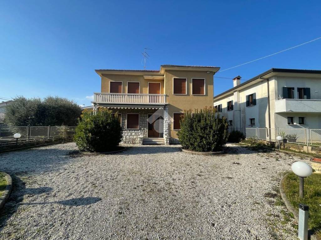 Casa indipendente a Vittorio veneto in Via Mezzavilla, 21 - Foto 4