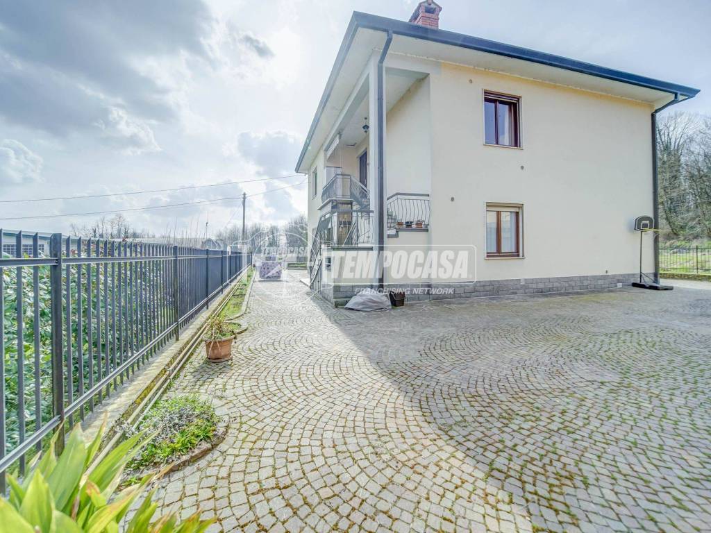 Appartamento a Biandronno in Via Pio Selvini 6 - Foto 2