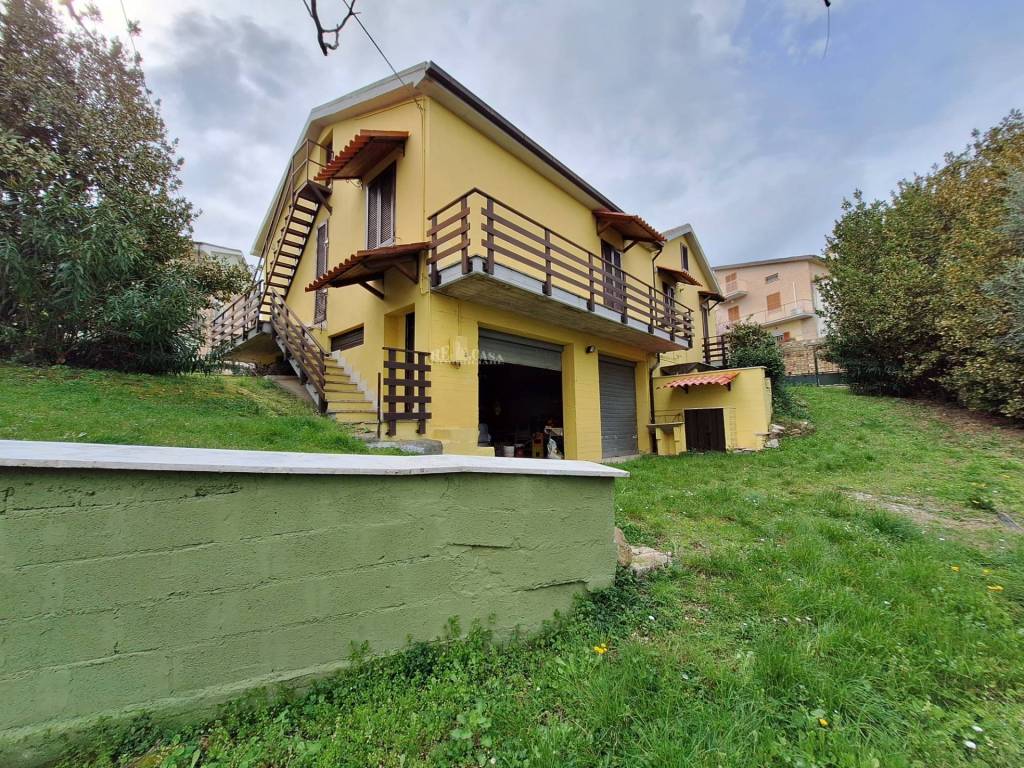 Casa indipendente a Castorano in Contrada rocchetta - Foto 2