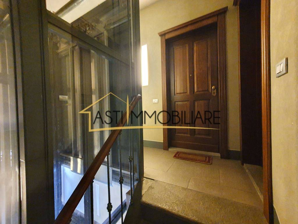 Appartamento a Asti in Via Camillo Benso di Cavour, 68 - Foto 2