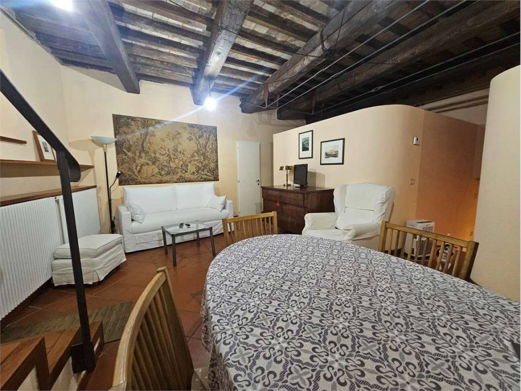 Appartamento a Urbino in PIAZZA DELLA REPUBBLICA, 1 - Foto 2