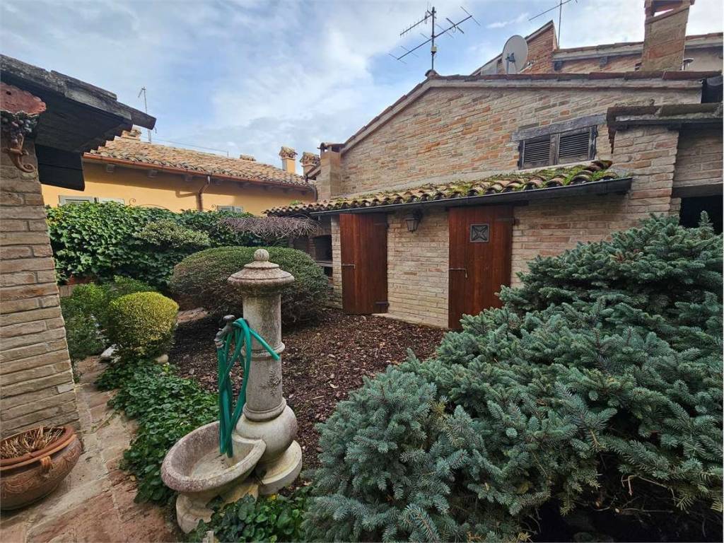 Appartamento a Urbino in VIA CESARE BATTISTI, 54 - Foto 2