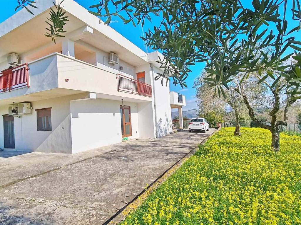 Villa a Minturno in via Luigi Cadorna , 132 - Foto 2