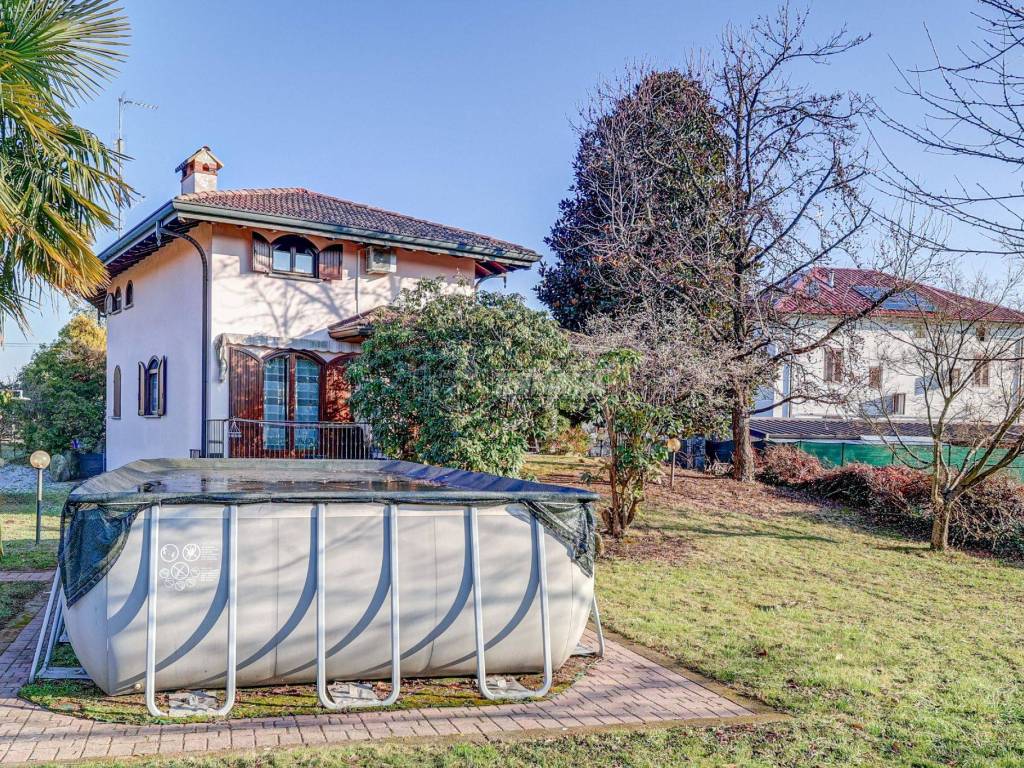 Villa a Castelletto sopra ticino in Via Oldrina - Foto 2