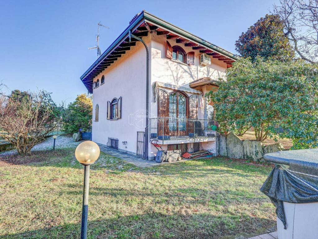 Villa a Castelletto sopra ticino in Via Oldrina - Foto 5