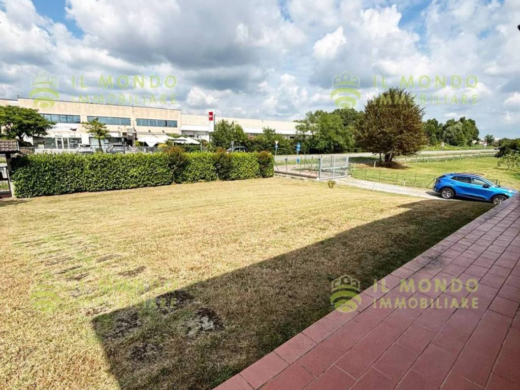 Villa a Cornegliano laudense in Strada Provinciale 186, 10. - Foto 3