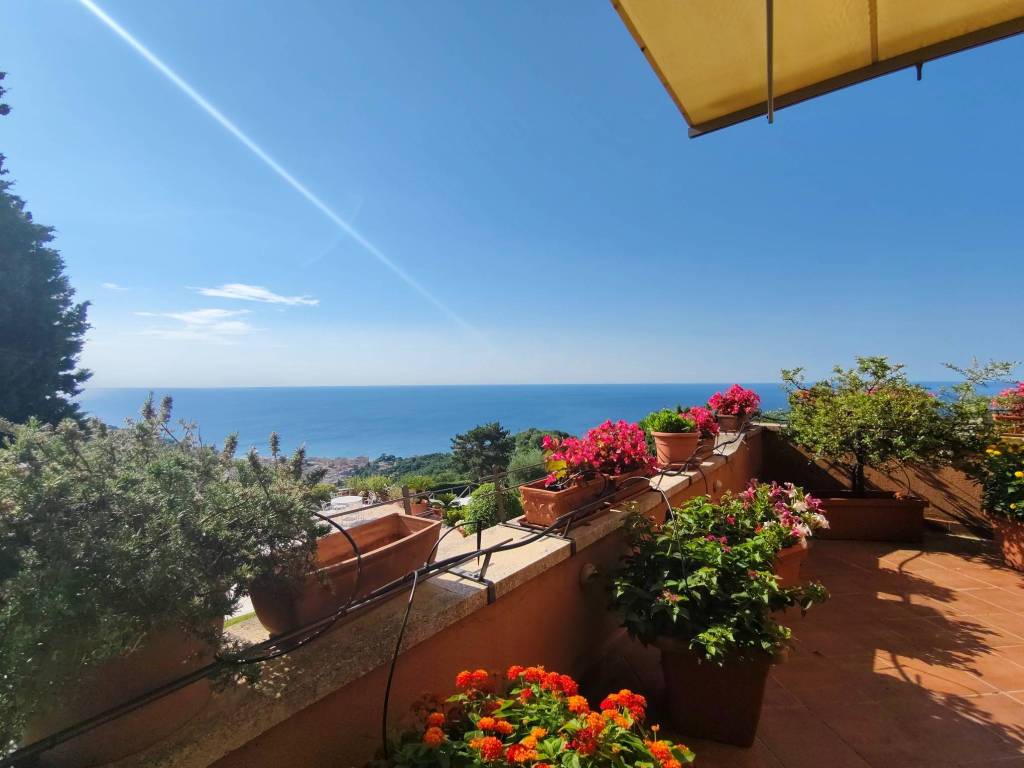 Appartamento a Finale ligure in Via Antoniotto Usodimare - Foto 2