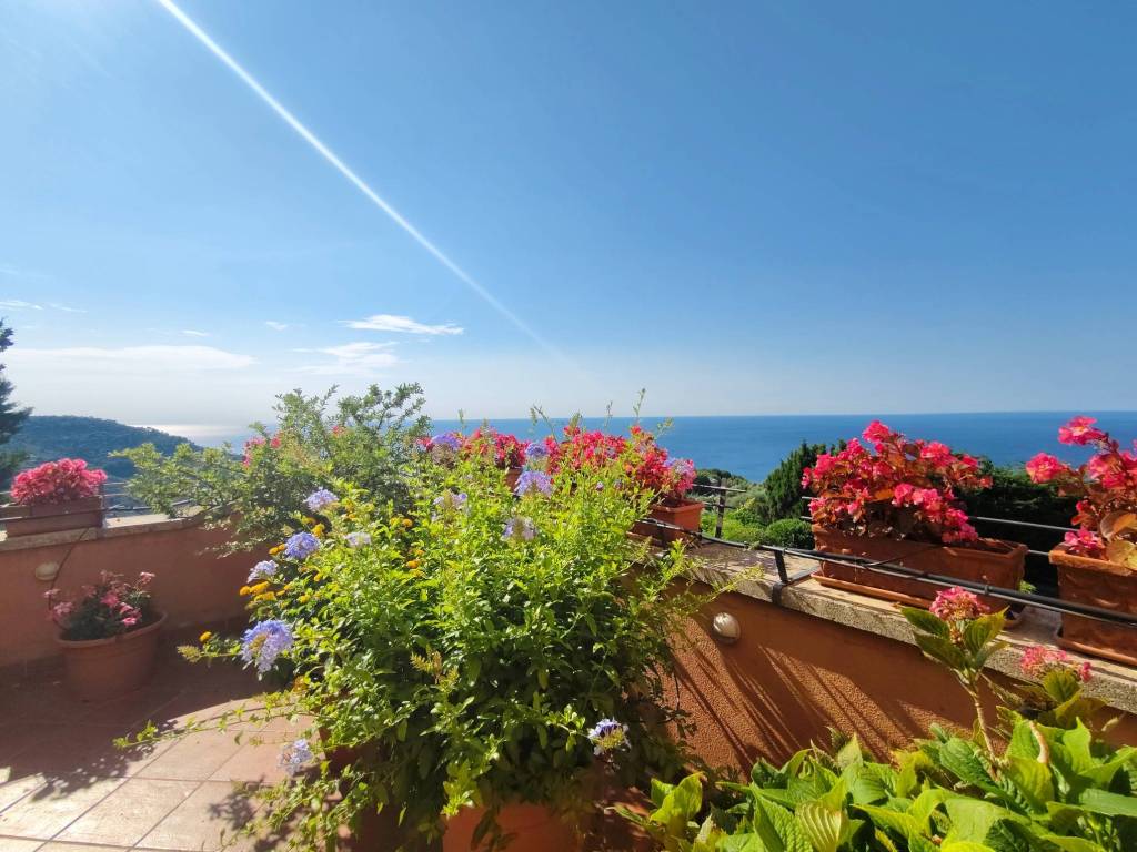 Appartamento a Finale ligure in Via Antoniotto Usodimare - Foto 3