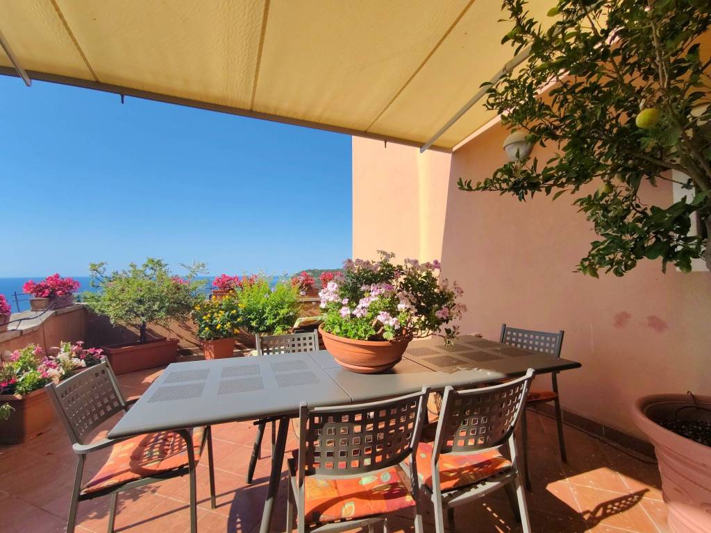 Appartamento a Finale ligure in Via Antoniotto Usodimare - Foto 4