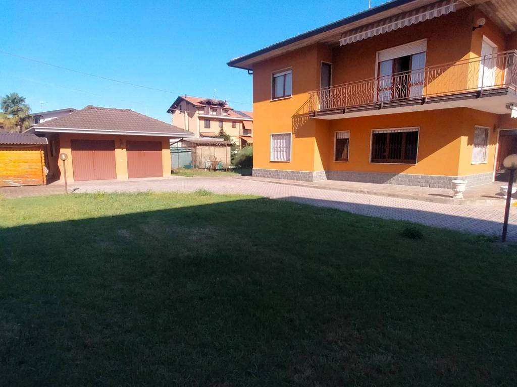 Villa a Biandronno in Via Trieste, 33 - Foto 5