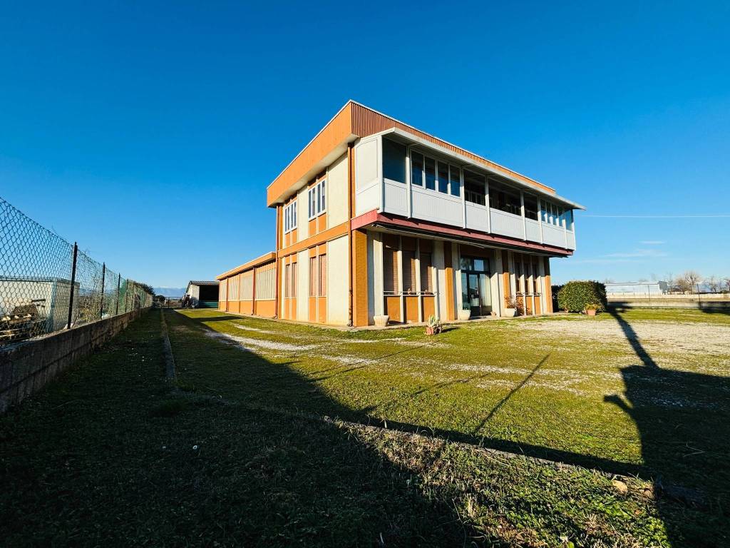 Palazzo / stabile a Mereto di tomba in Via Caterina Percoto - Foto 2