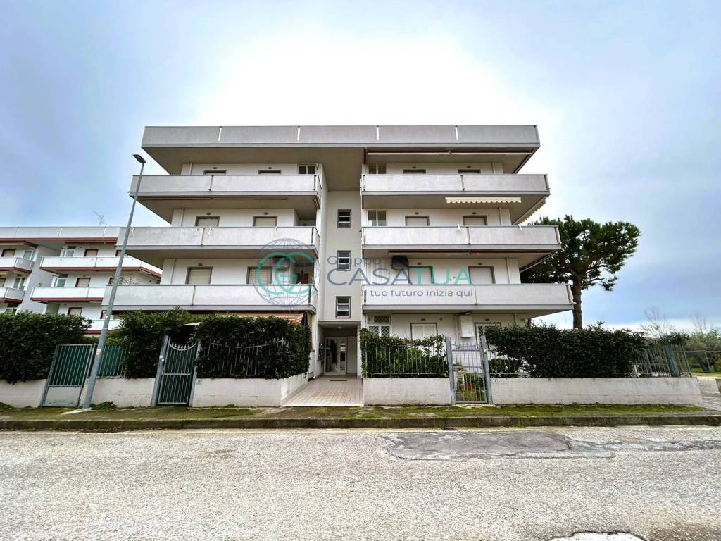 Box / garage a Martinsicuro in Via Gioacchino Rossini, 31 - Foto 2