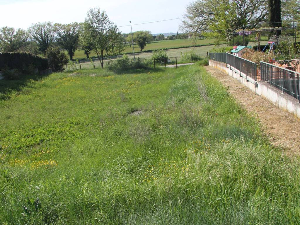 Terreno a Spoleto in Via Sandro Pertini - Foto 2