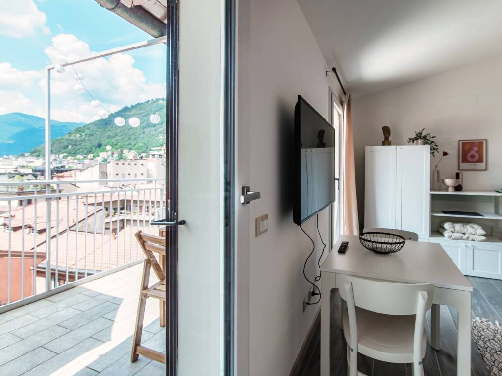 Appartamento a Como in Via Bonanomi - Foto 3