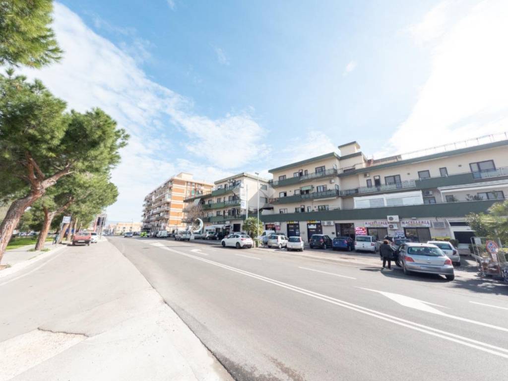 Appartamento a Manfredonia in Via Giuseppe di Vittorio, 303 - Foto 2