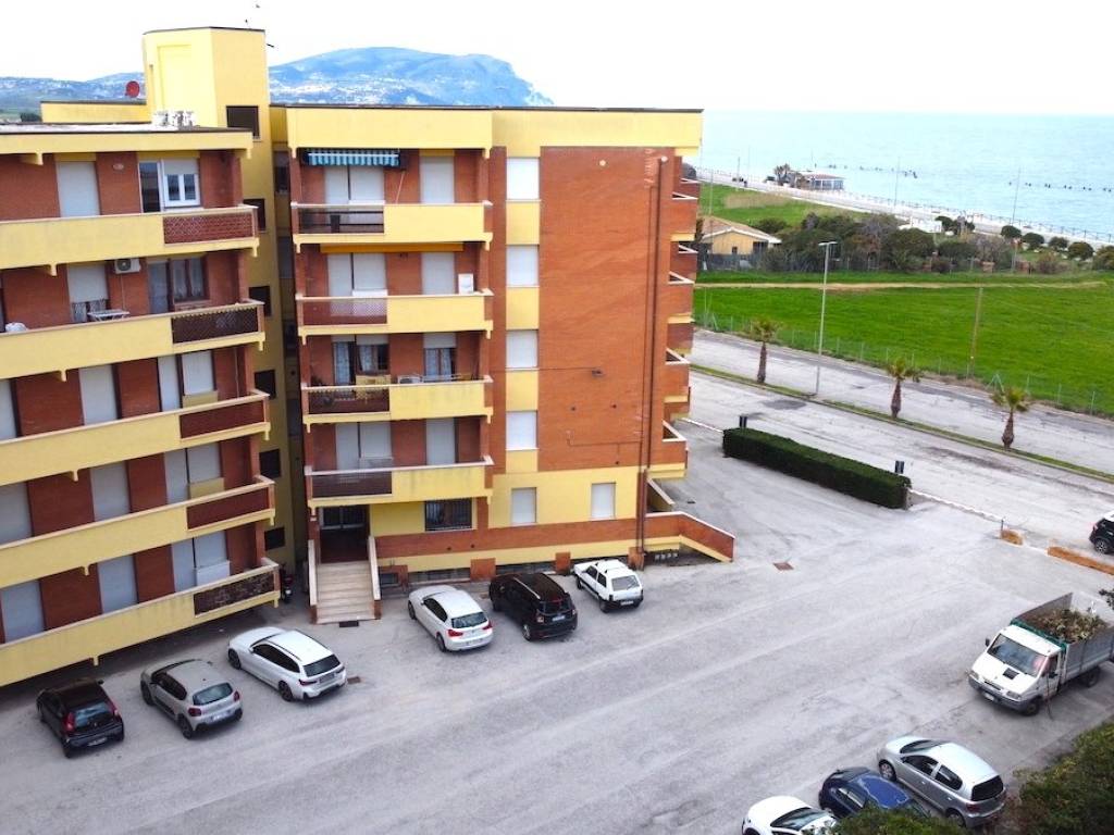 Appartamento a Porto recanati in Viale Cristoforo Colombo, 49 - Foto 2