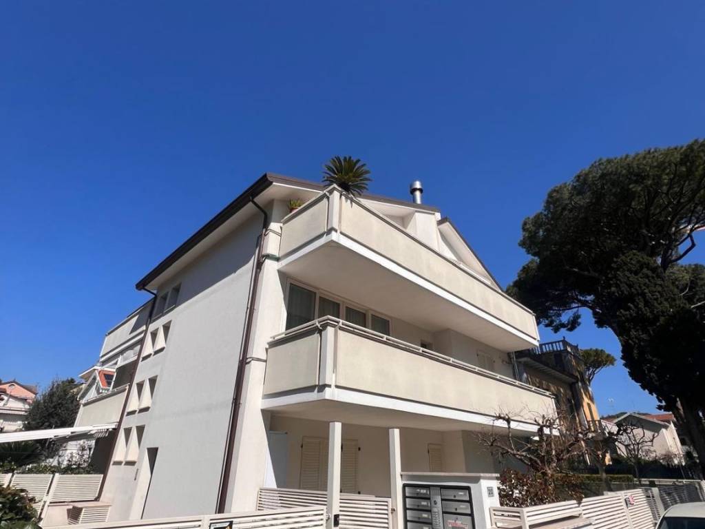 Attico / mansarda a Riccione in Viale Nazario Sauro, 20 - Foto 4