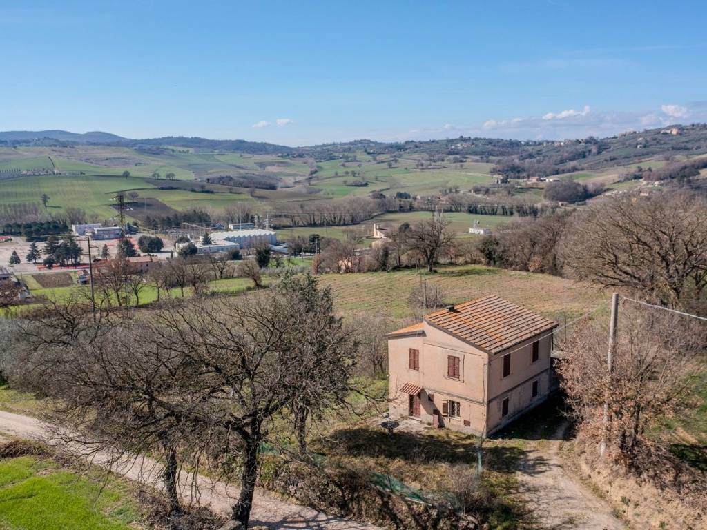 Villa a Gualdo cattaneo in Via Villa Reginaldo - Foto 2