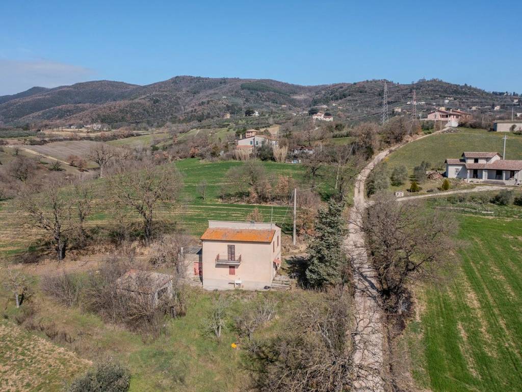 Villa a Gualdo cattaneo in Via Villa Reginaldo - Foto 3