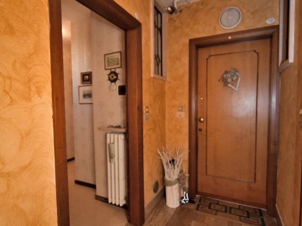 Appartamento a Torri del benaco in Via Gardesana, 65 - Foto 3