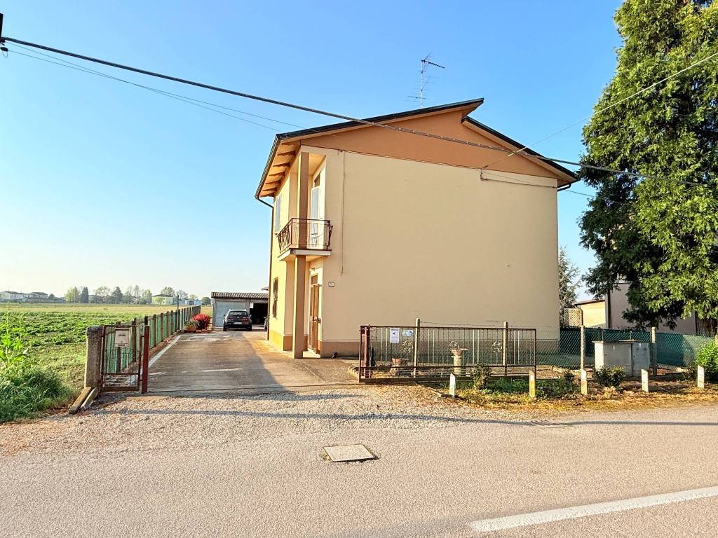 Villa a Argenta in Via Garda Menata, 31 - Foto 3