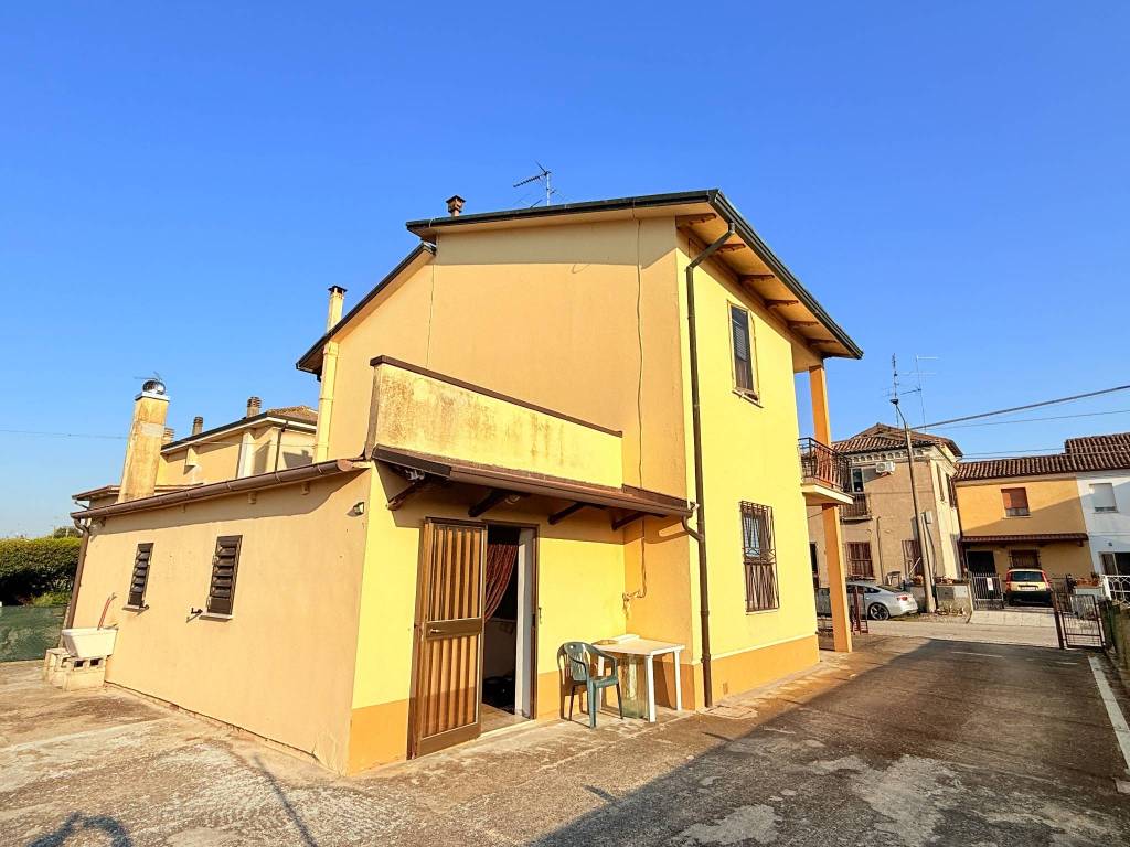 Villa a Argenta in Via Garda Menata, 31 - Foto 4