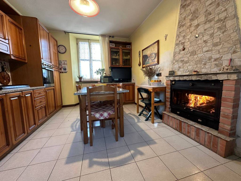 Casa indipendente a Castello di brianza in Via San Lorenzo, 23 - Foto 3
