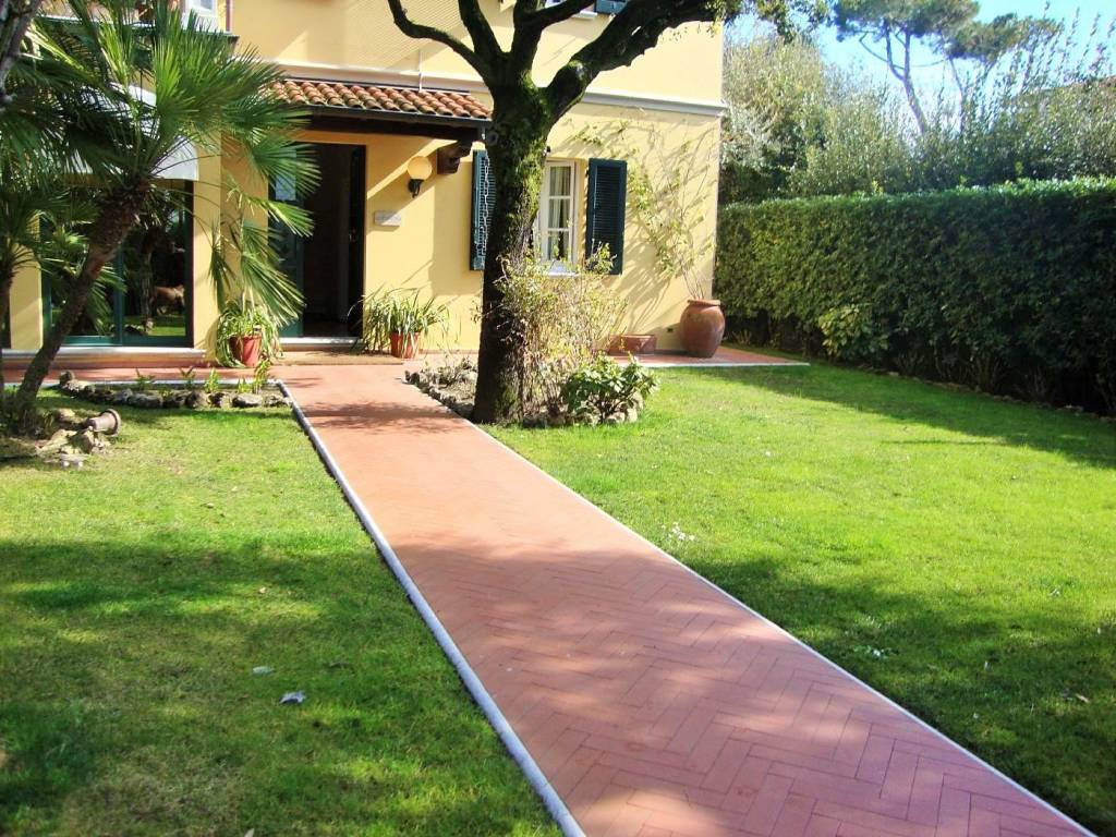 Villa a Pietrasanta in Viale Roma, 46 - Foto 3