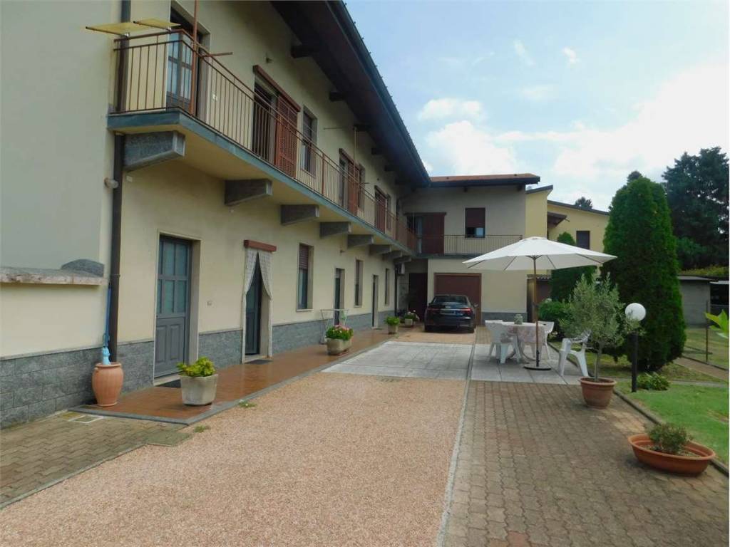 Casa indipendente a Casorate sempione in Via 25 aprile , 37 - Foto 2