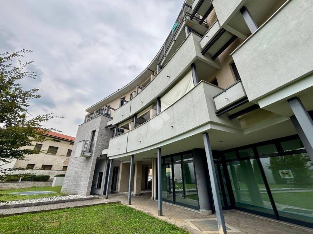 Appartamento a Carugo in Via Enrico Toti, 13 - Foto 2