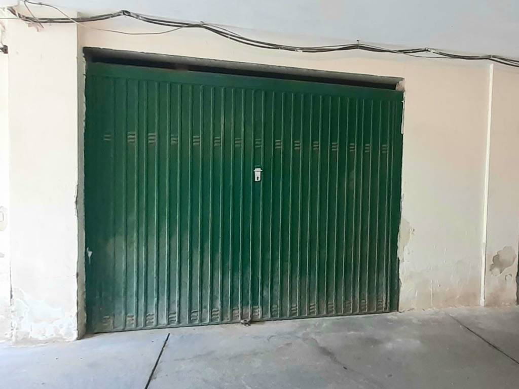 Box / garage a Vieste in Via Umberto Giordano, 14 - Foto 4