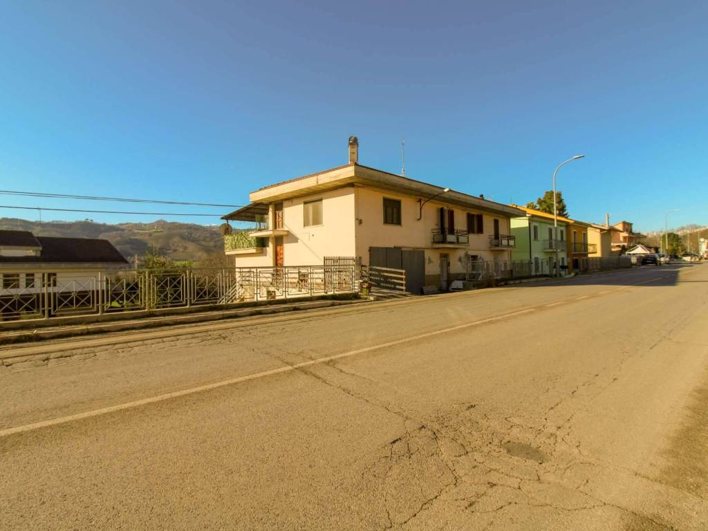 Casa indipendente a Canzano in località Piano di Corte - Foto 2