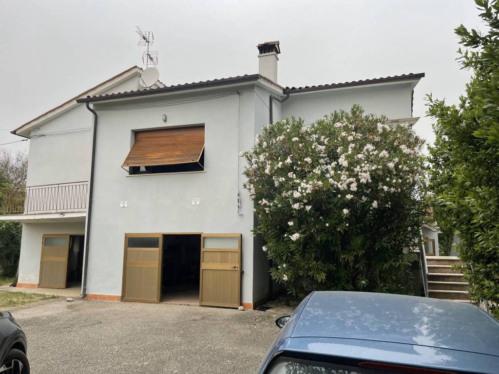 Villa a Monte san savino in Via Don Riccardo Aguzzi, 61 - Foto 3