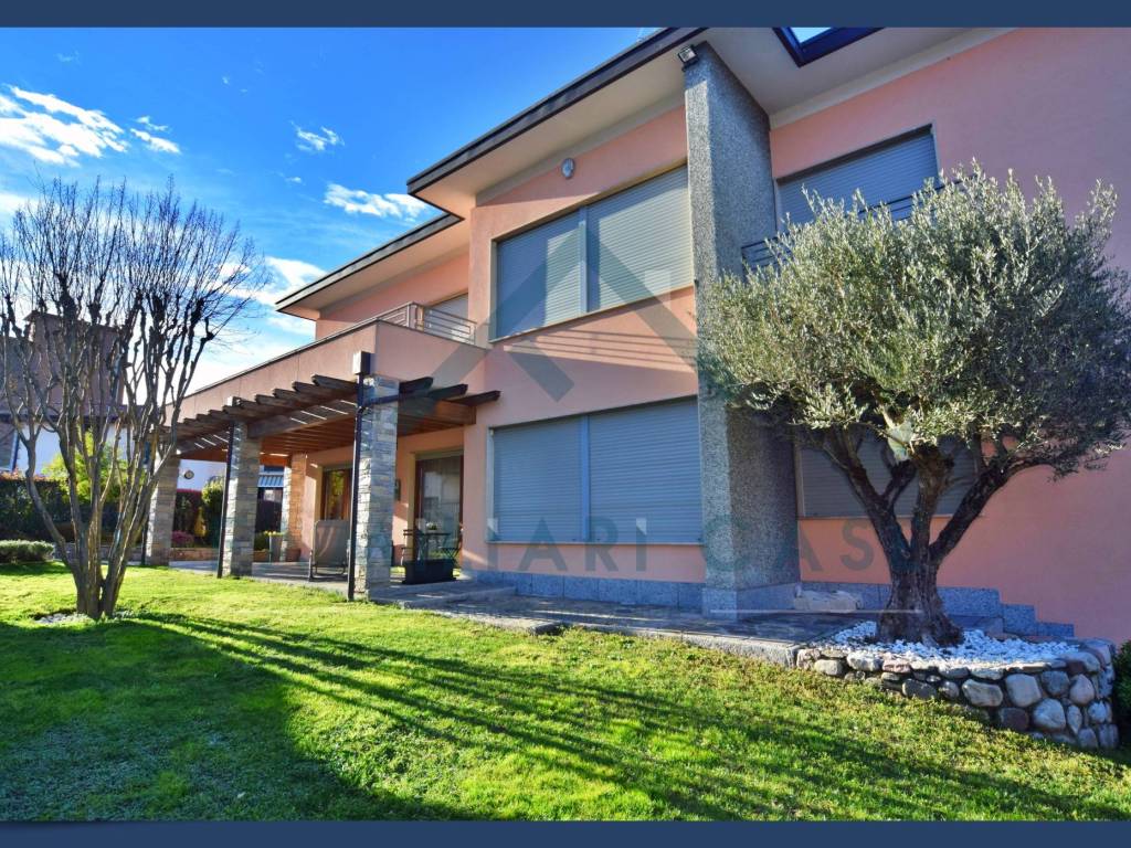 Villa a Azzate in Via Giacomo Matteotti - Foto 2