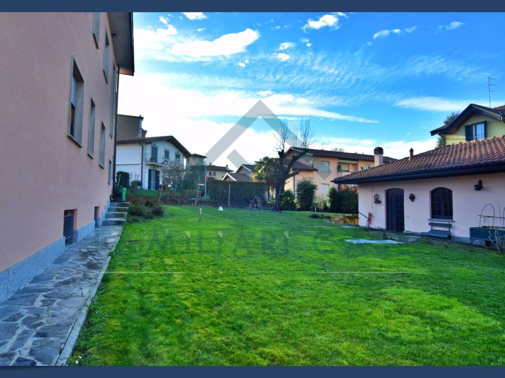 Villa a Azzate in Via Giacomo Matteotti - Foto 4