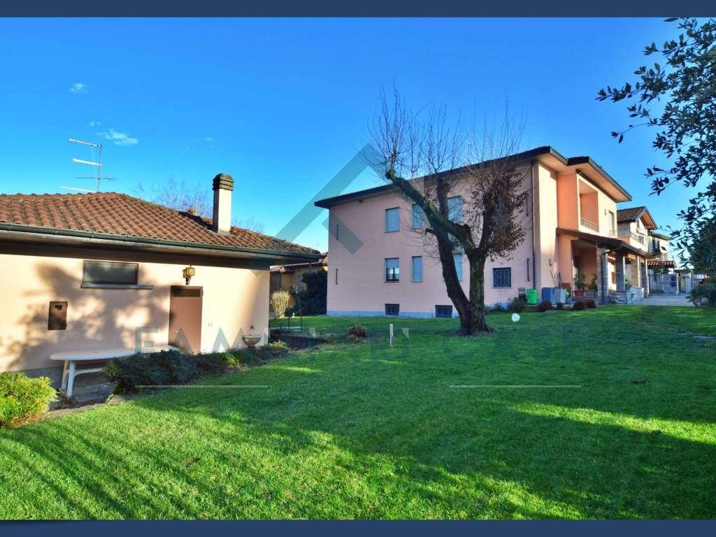 Villa a Azzate in Via Giacomo Matteotti - Foto 5