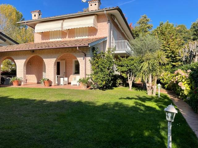 Villa a Forte dei marmi in Via della Barbiera - Foto 2