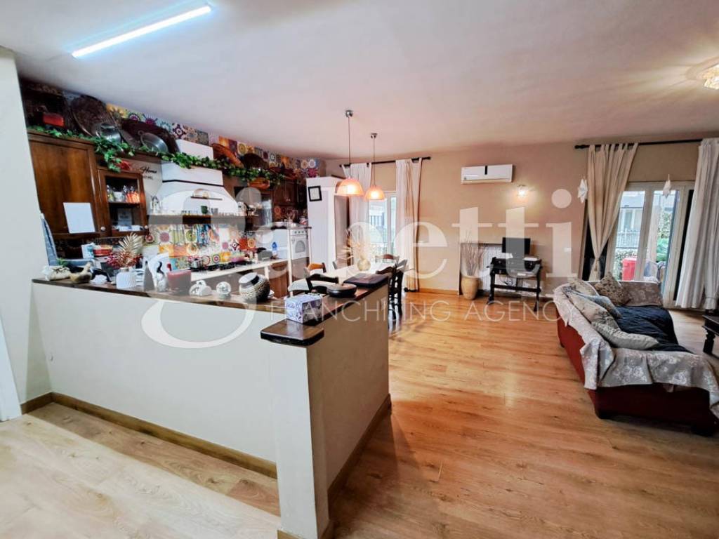 Appartamento a Castel volturno in Viale delle Gazanie - Foto 2