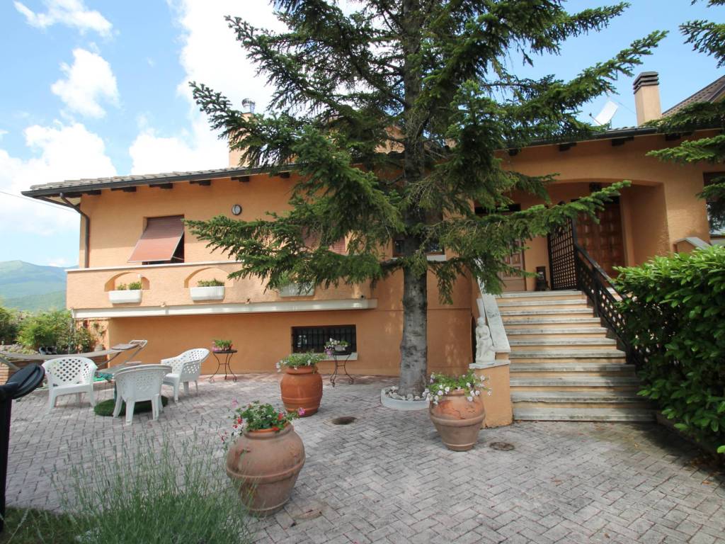Villa a Fabriano in Frazione San Donato - Foto 2