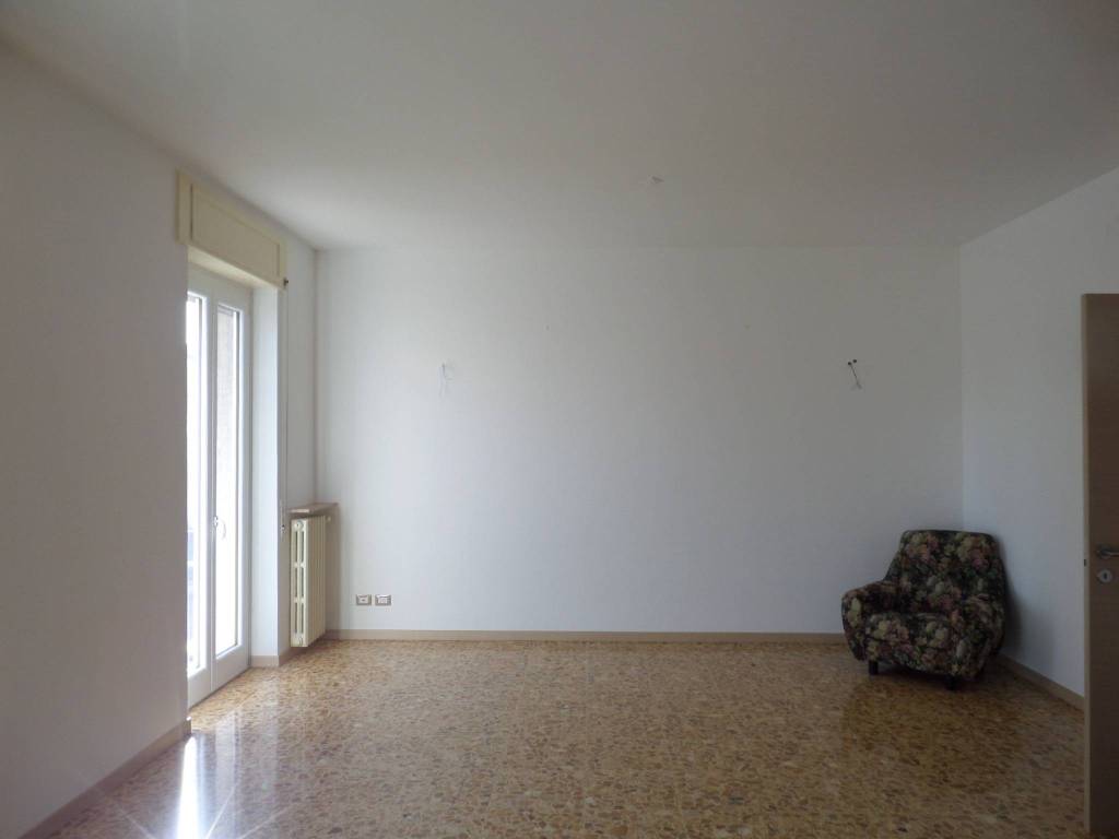 Appartamento a Piacenza in Via Umberto Locati - Foto 3