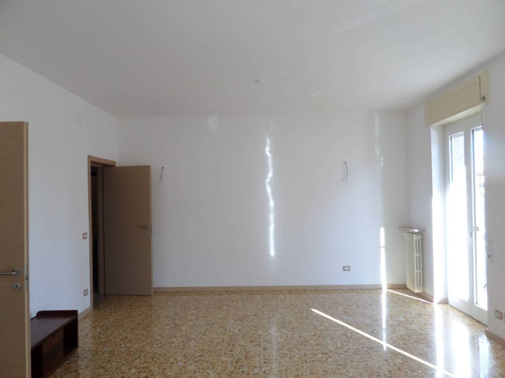 Appartamento a Piacenza in Via Umberto Locati - Foto 4