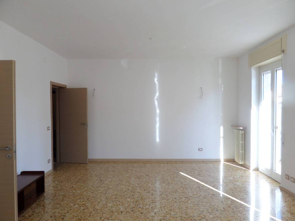 Appartamento a Piacenza in Via Umberto Locati - Foto 5