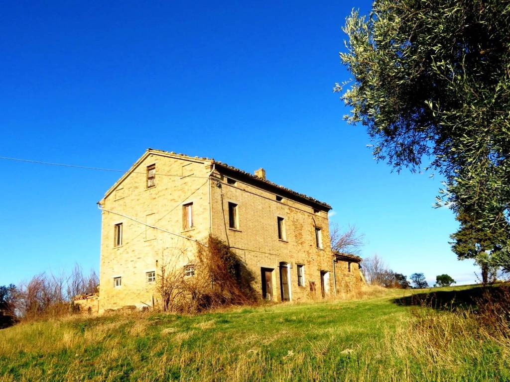 Rustico / casale a Loro piceno in Contrada Fiastra - Foto 4