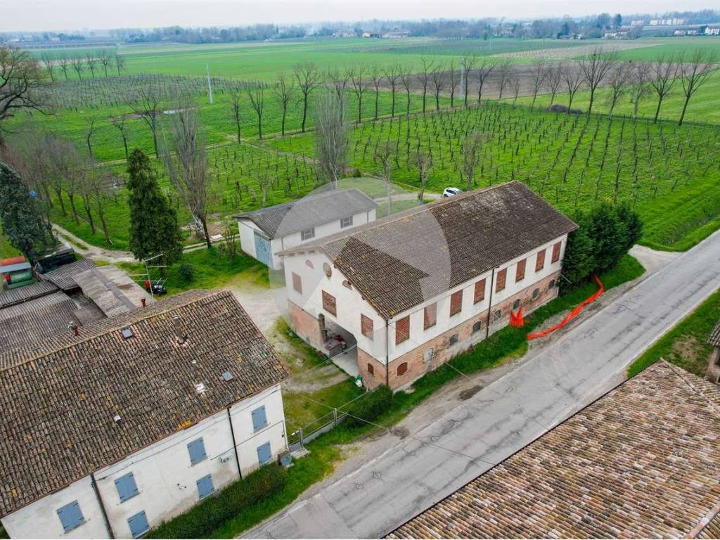 Rustico / casale a Reggio emilia in Via Werter Asseverati, 29 - Foto 2