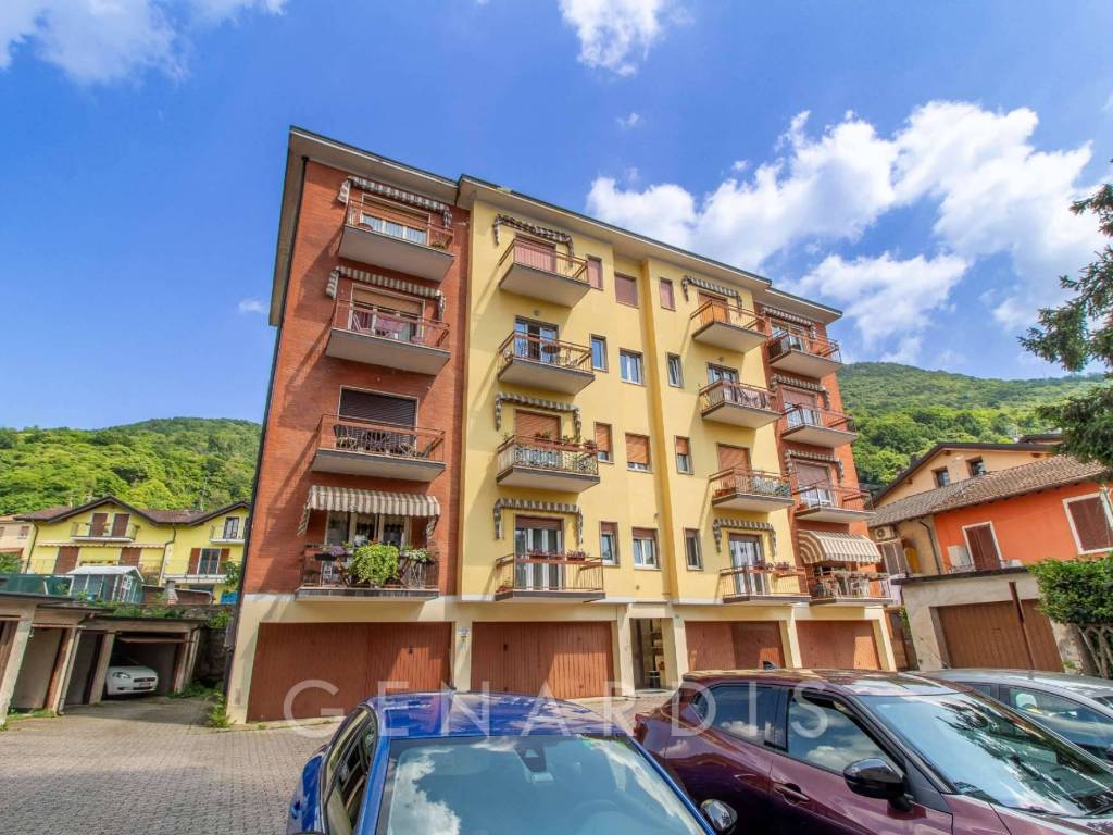 Appartamento a Porto ceresio in Via Roma 30 - Foto 2