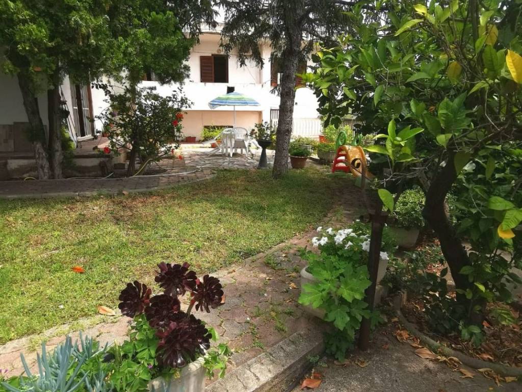 Villa a Satriano in Via Bernardino Telesio - Foto 2